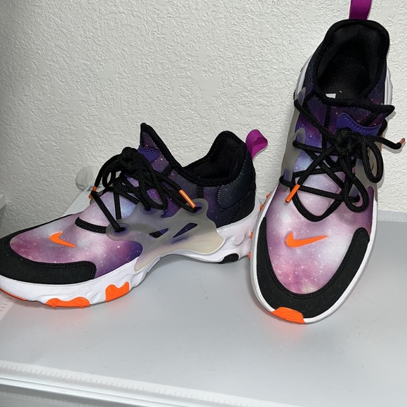 Nike React - Picture 2 of 3